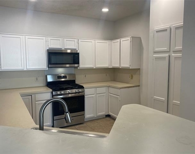 1409 Post Oak Drive - Photo Thumbnail 3