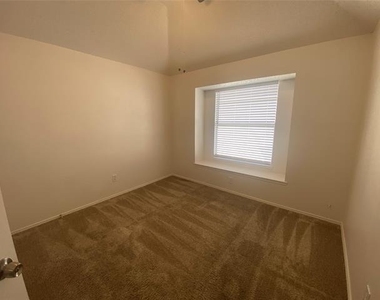 1409 Post Oak Drive - Photo Thumbnail 7