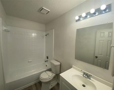 1409 Post Oak Drive - Photo Thumbnail 10