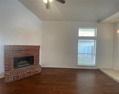 1409 Post Oak Drive - Photo Thumbnail 2