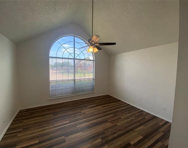 1409 Post Oak Drive - Photo Thumbnail 5