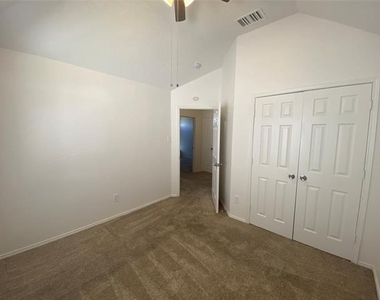 1409 Post Oak Drive - Photo Thumbnail 8