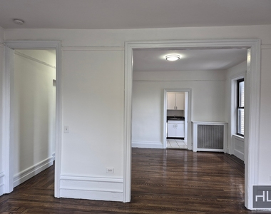 W 178 St - Photo Thumbnail 2