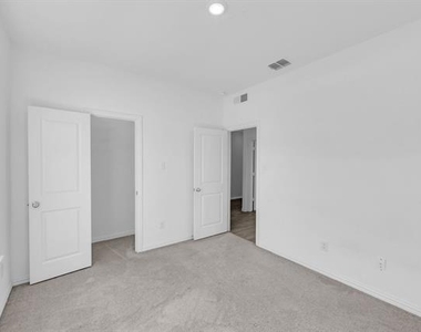 1321 Lazy Grove Drive - Photo Thumbnail 7