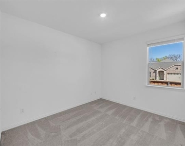 1321 Lazy Grove Drive - Photo Thumbnail 9