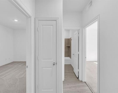 1321 Lazy Grove Drive - Photo Thumbnail 5