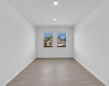 1321 Lazy Grove Drive - Photo Thumbnail 16