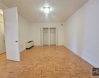 Murray Street - Photo Thumbnail 2