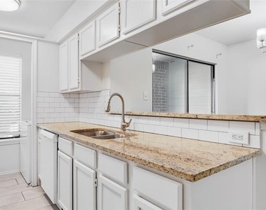 3205 Donnelly Circle - Photo Thumbnail 10