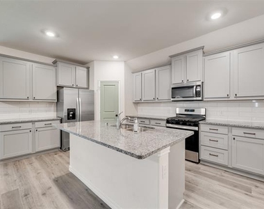 2016 Hampton Street - Photo Thumbnail 8