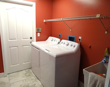 6325 Winding Lake Drive - Photo Thumbnail 21