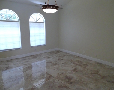 6325 Winding Lake Drive - Photo Thumbnail 5