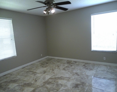 6325 Winding Lake Drive - Photo Thumbnail 16