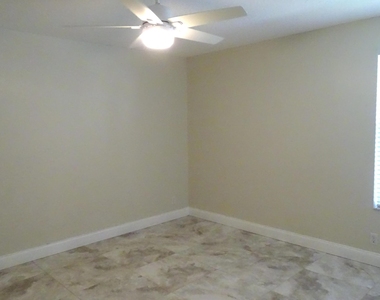 6325 Winding Lake Drive - Photo Thumbnail 17