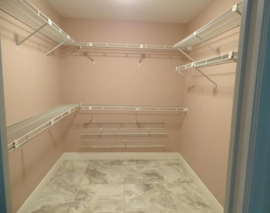 6325 Winding Lake Drive - Photo Thumbnail 12
