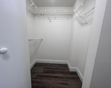 18335 Nw 68 Avenue - Photo Thumbnail 7
