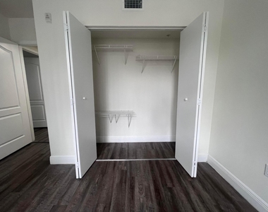 18335 Nw 68 Avenue - Photo Thumbnail 4