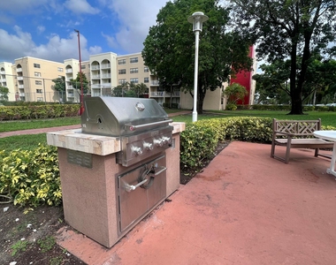 18335 Nw 68 Avenue - Photo Thumbnail 12