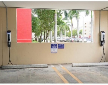 18335 Nw 68 Avenue - Photo Thumbnail 14