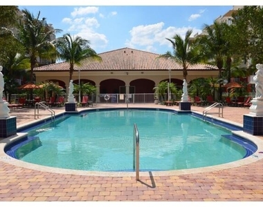18335 Nw 68 Avenue - Photo Thumbnail 18