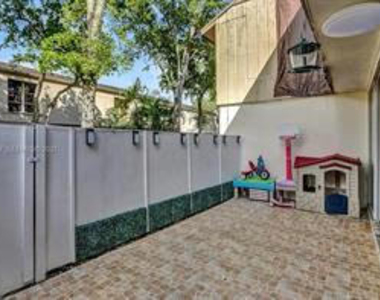 833 Nw 81st Avenue - Photo Thumbnail 31