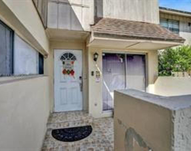 833 Nw 81st Avenue - Photo Thumbnail 30