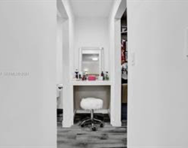 833 Nw 81st Avenue - Photo Thumbnail 15