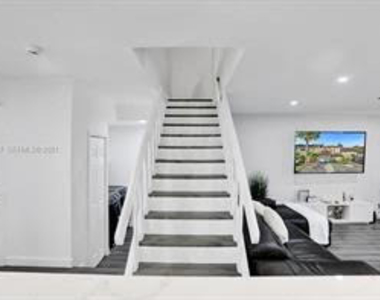 833 Nw 81st Avenue - Photo Thumbnail 9