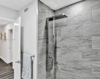 833 Nw 81st Avenue - Photo Thumbnail 11