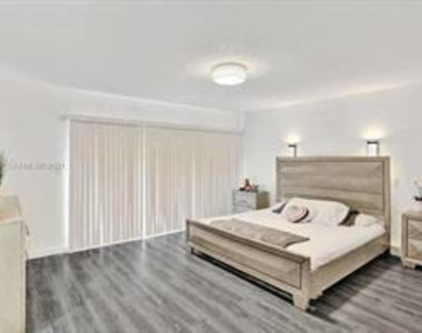 833 Nw 81st Avenue - Photo Thumbnail 17