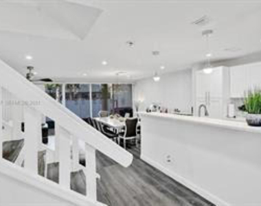 833 Nw 81st Avenue - Photo Thumbnail 3