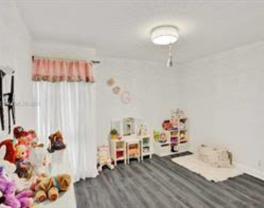 833 Nw 81st Avenue - Photo Thumbnail 14