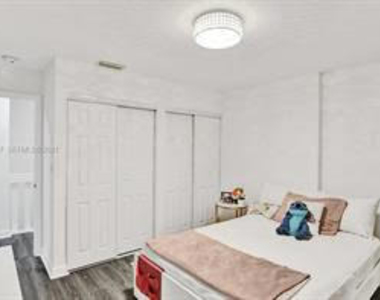 833 Nw 81st Avenue - Photo Thumbnail 23