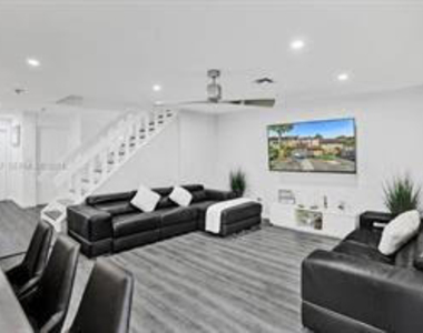 833 Nw 81st Avenue - Photo Thumbnail 6