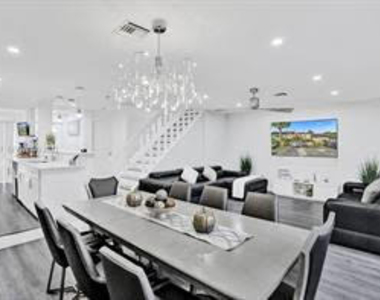 833 Nw 81st Avenue - Photo Thumbnail 2