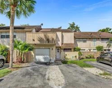 833 Nw 81st Avenue - Photo Thumbnail 28