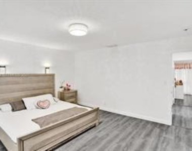 833 Nw 81st Avenue - Photo Thumbnail 16