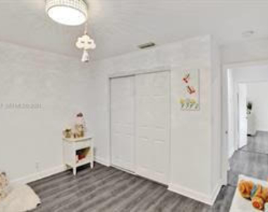 833 Nw 81st Avenue - Photo Thumbnail 12