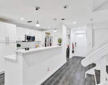 833 Nw 81st Avenue - Photo Thumbnail 5