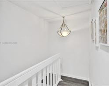 833 Nw 81st Avenue - Photo Thumbnail 21