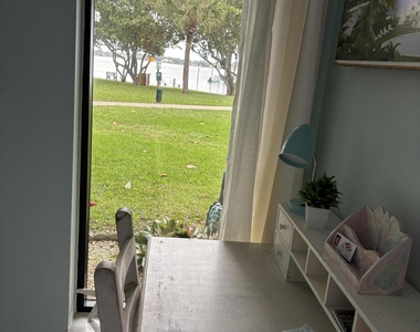 825 Center Street - Photo Thumbnail 5