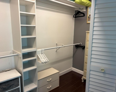 825 Center Street - Photo Thumbnail 22