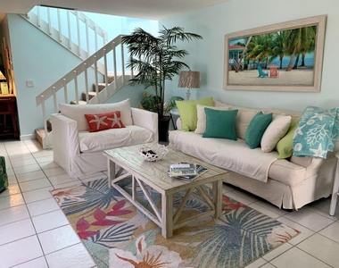 825 Center Street - Photo Thumbnail 1