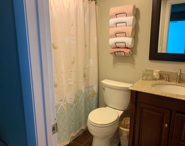 825 Center Street - Photo Thumbnail 26
