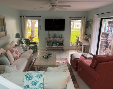 825 Center Street - Photo Thumbnail 2