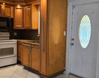 112 Newton Road - Photo Thumbnail 3