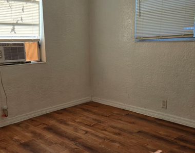 112 Newton Road - Photo Thumbnail 13