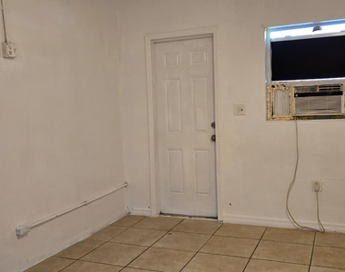 112 Newton Road - Photo Thumbnail 17