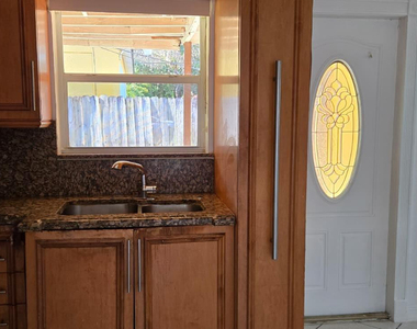 112 Newton Road - Photo Thumbnail 5
