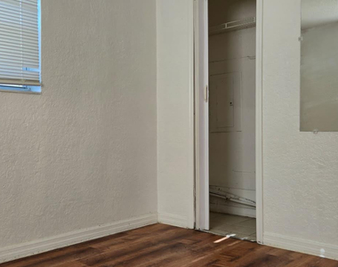 112 Newton Road - Photo Thumbnail 16